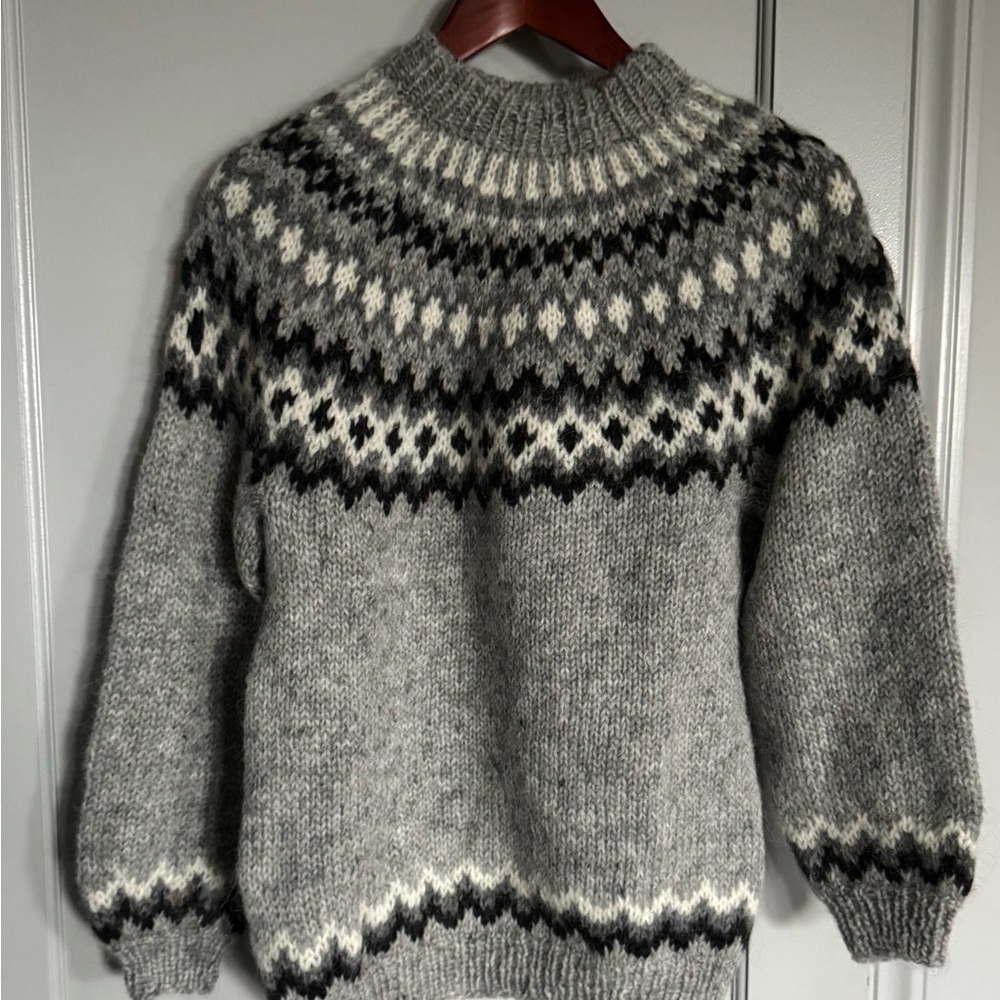 Women’s Handmade Icelandic Wool Sweater NWT
